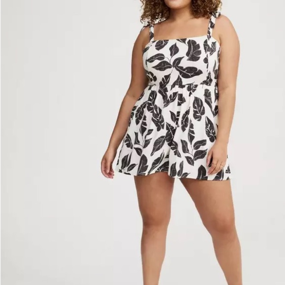 Torrid Rayon Slub Tie-Strap Romper Black White Tropical Leaves Size 3
